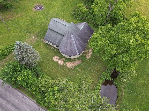 3rd image of 18089 Beaver Center Rd