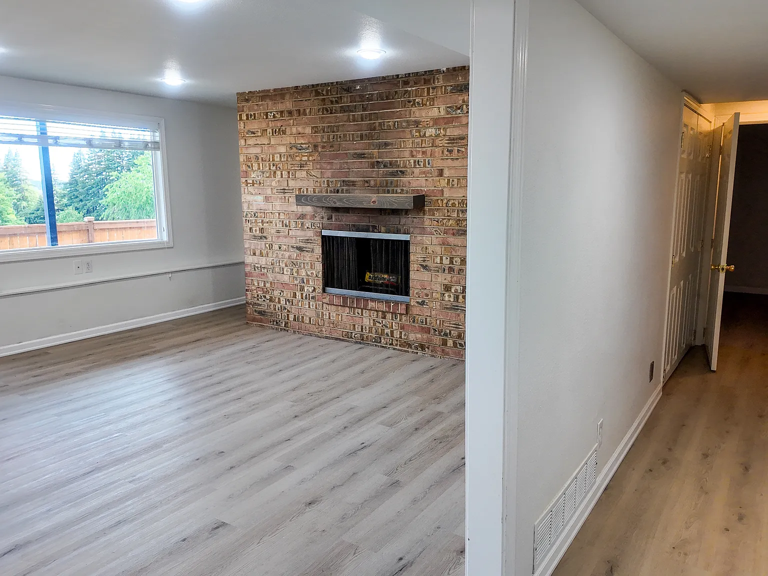 21311 3rd Ave S — Photo 3
