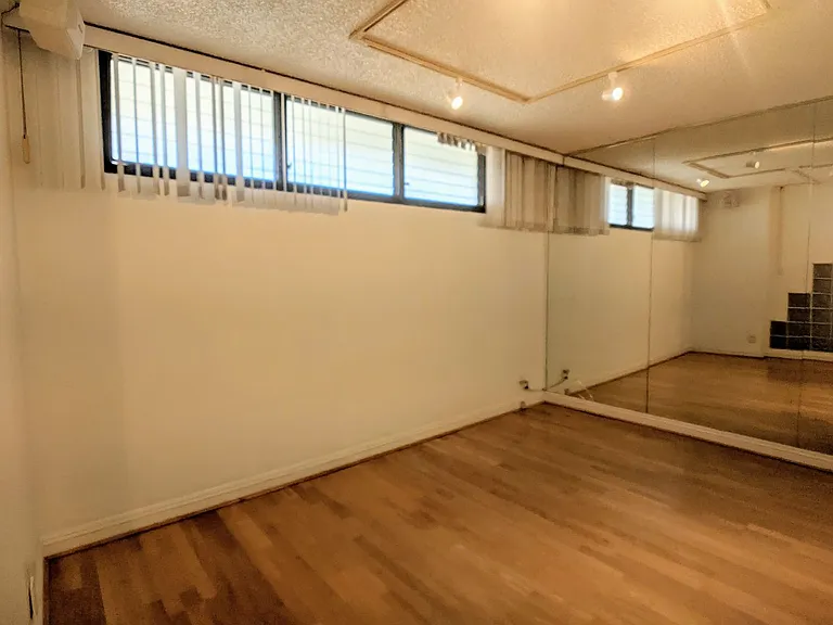2092 Kuhio Ave #2403 — Photo 10