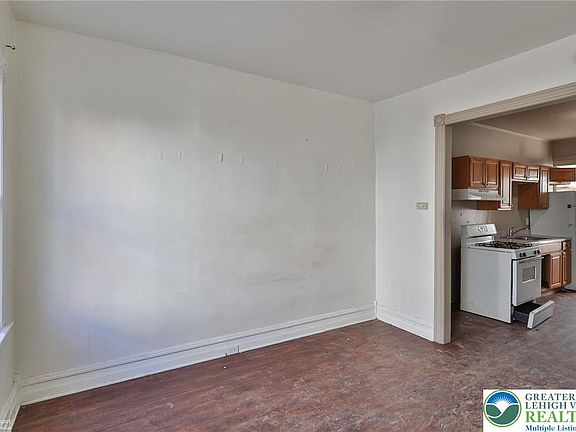 5th image of 934 W Pine St