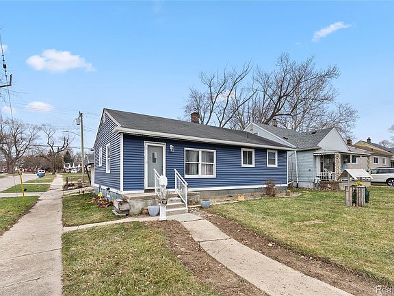 2nd image of 28005 Avondale St