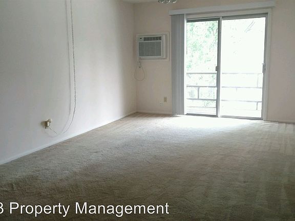 3rd image of 233 Robinhood Ln APT 09