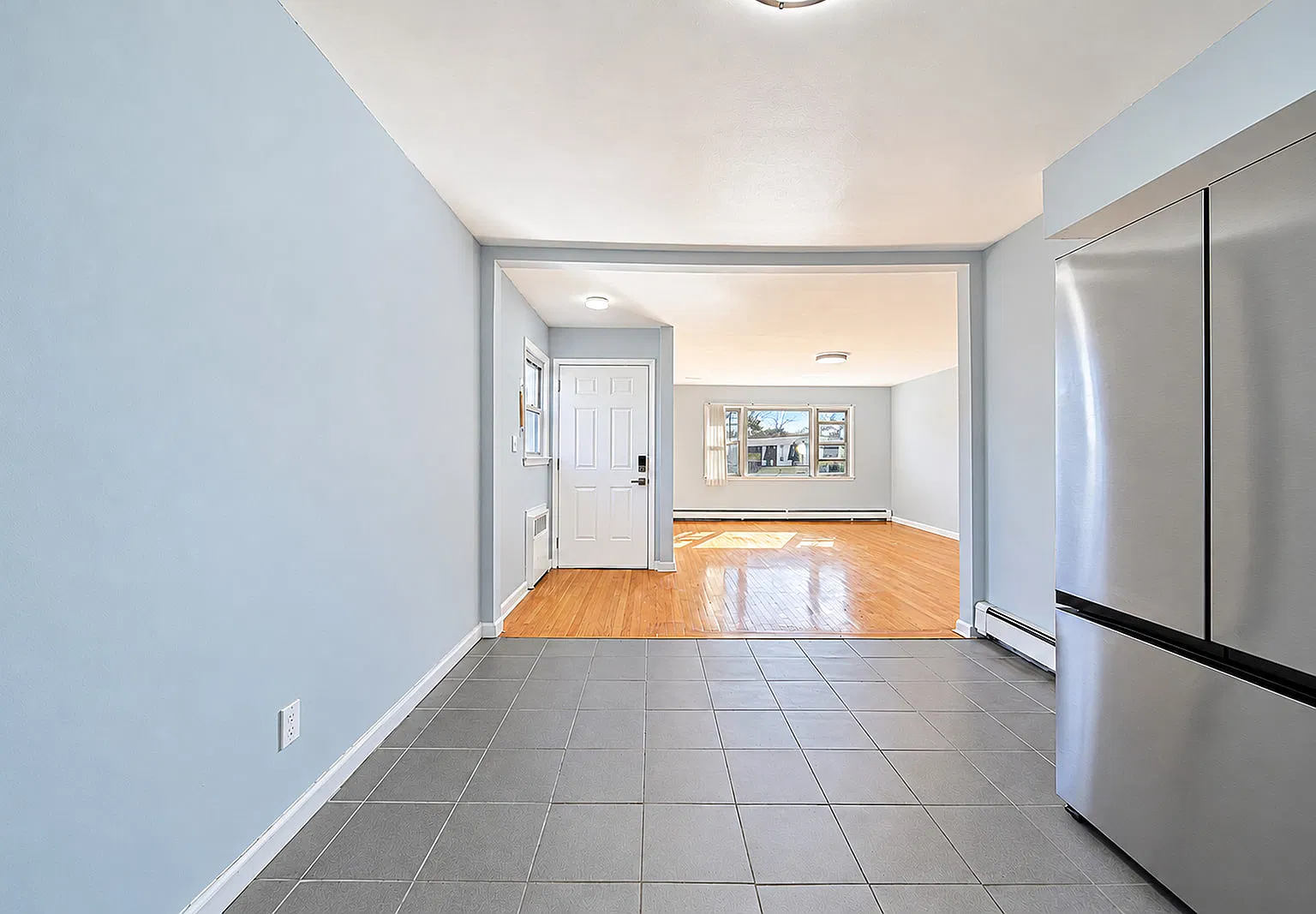 3 bed, 1100 sqft, $2,800 — Photo 2