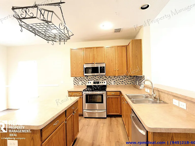 1910 Pin Oak Ln — Photo 8