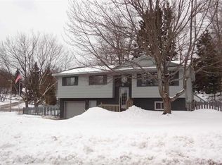 701 Hennepin Rd, Marquette, MI 49855