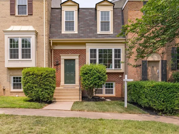 4717 Gainsborough Dr, Fairfax, VA 22032