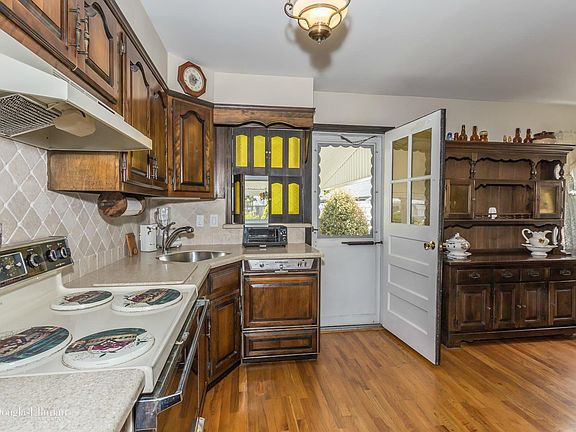 4th image of 48 Underhill Ave