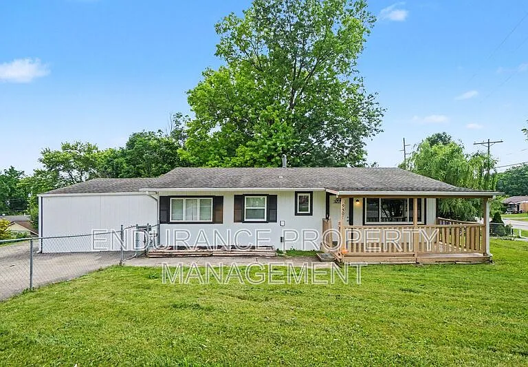 9500 Ridgemoor Ave — Photo 2
