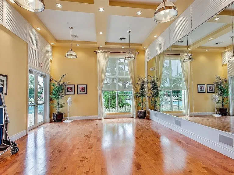 11931 SW Crestwood Cir — Photo 48