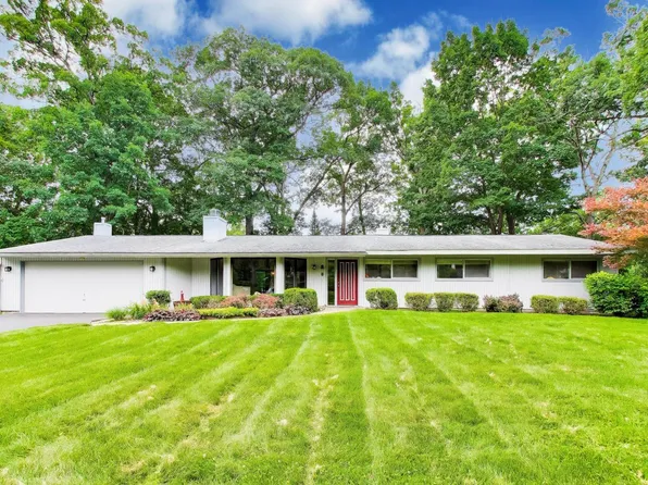 31 Cambridge Ln, Lincolnshire, IL 60069
