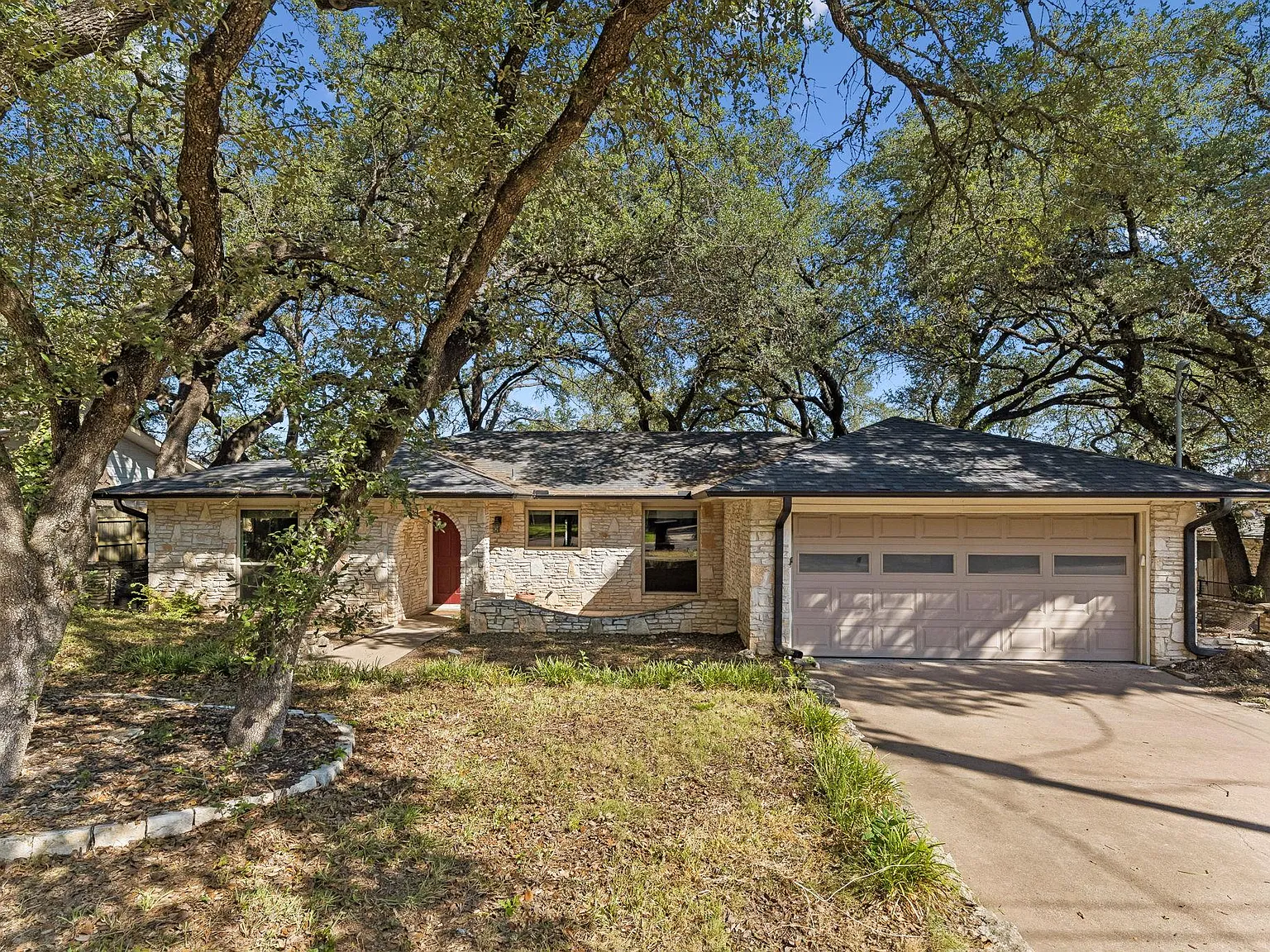 3 bed, 2.0 bath, 1416 sqft, $2,400 — Photo 1