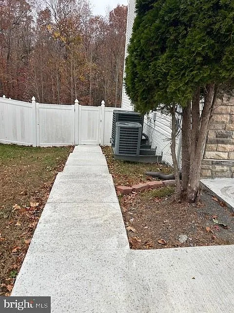 1 bed, 1345 sqft, $1,500 — Photo 3