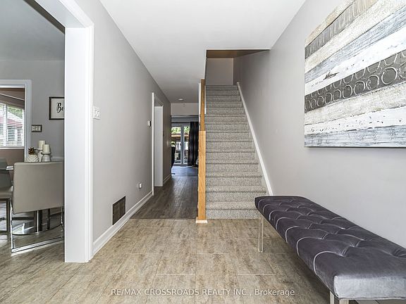 3rd image of 655 Dodsworth Cres