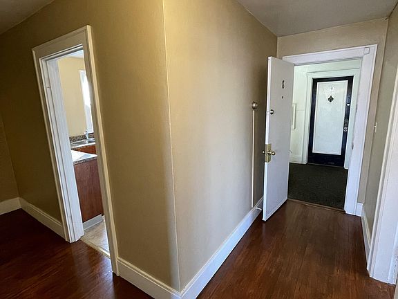 5th image of 119 13th St N APT 8