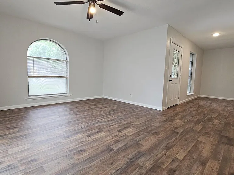 14 Laura Ln — Photo 4