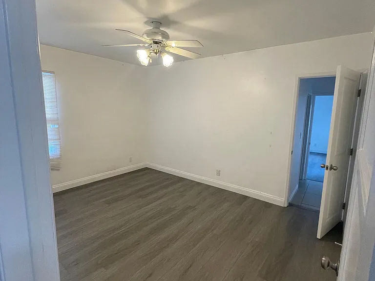 6511 W 87th Pl — Photo 11