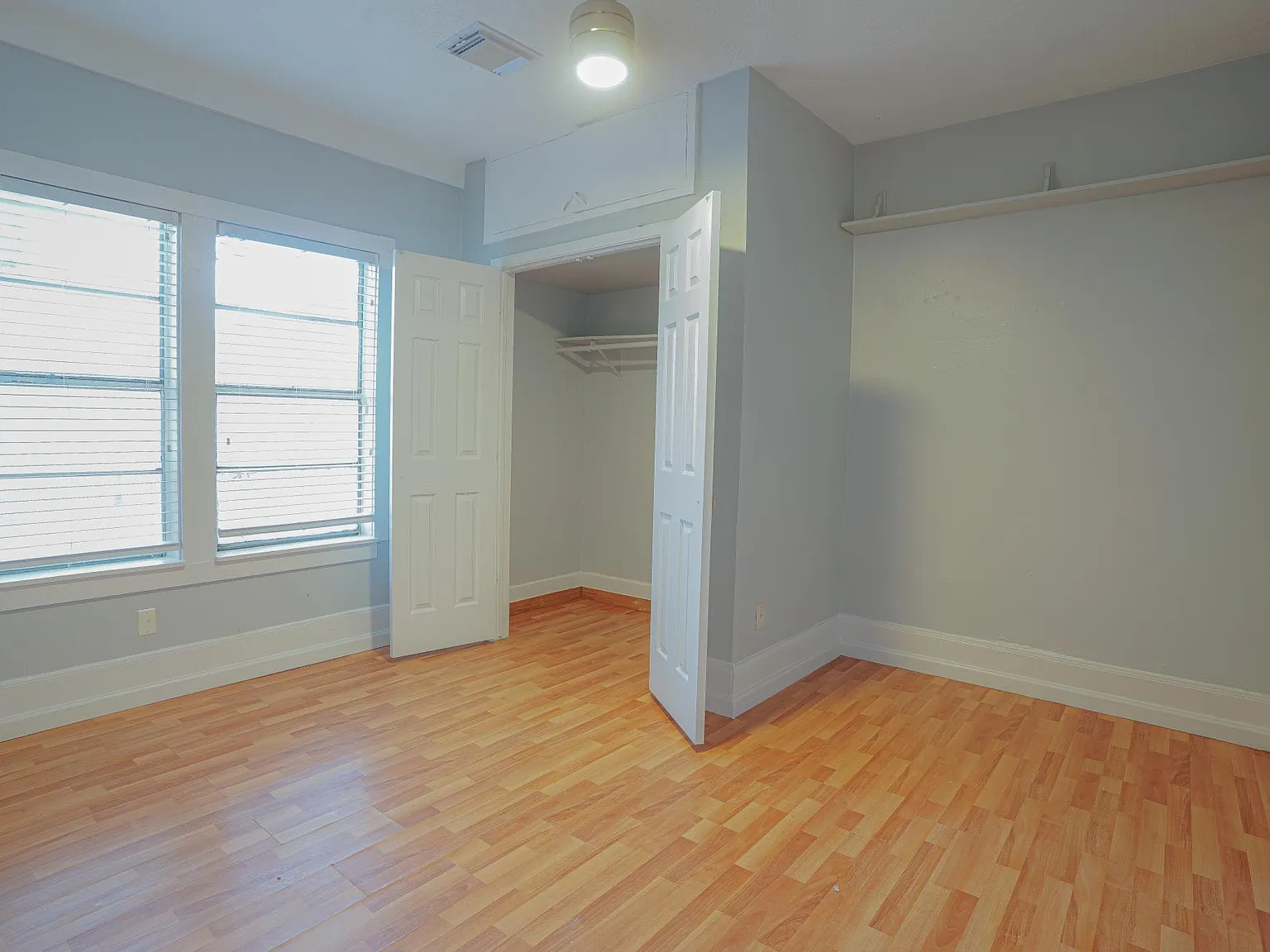 910 Booth St — Photo 4