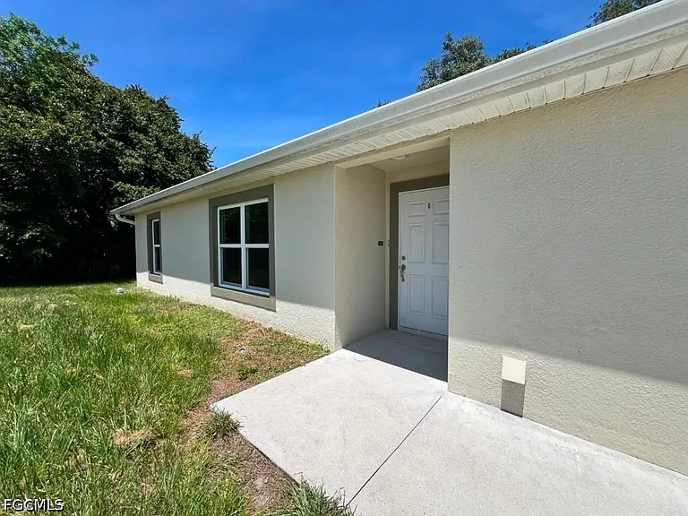 1173 E Benbow Cir — Photo 2