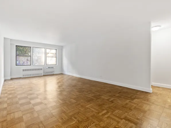 200 East 15th Street image 2 of 12