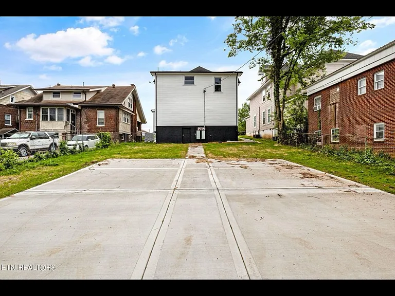 2307 Linden Ave #B — Photo 17