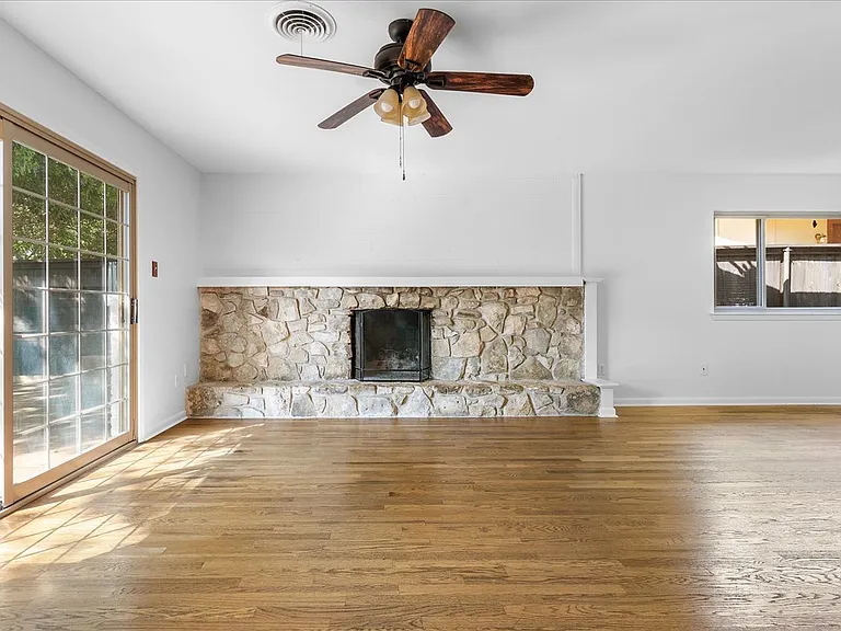 2809 Olympia Dr — Photo 13