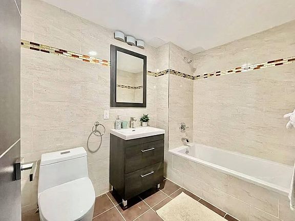 5th image of 3508 146th St APT 10C