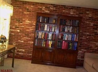 1542 Mendell Dr, Saint Louis, MO 63130