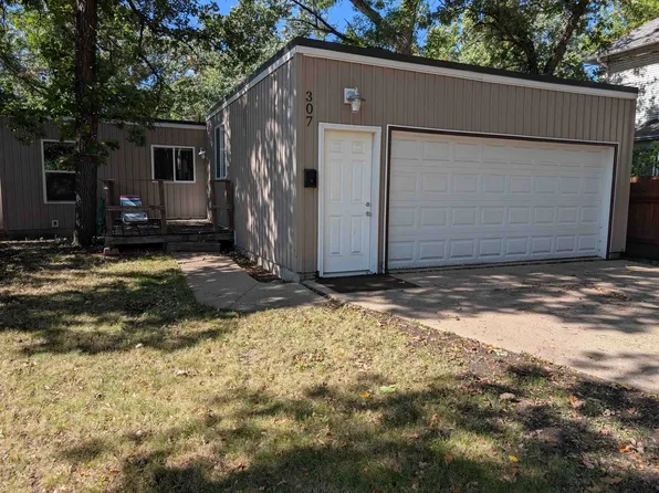 307 5th St NW, Minot, ND 58703