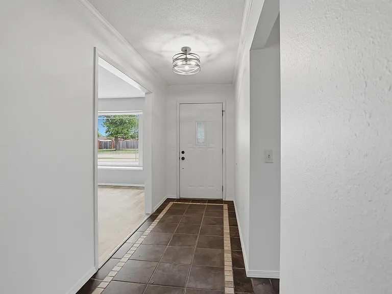 15 Preston Cir — Photo 2