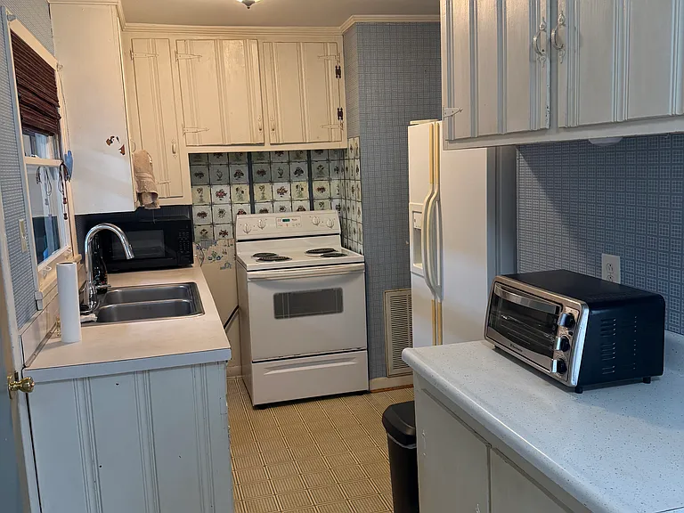 1145 E Magnolia Ave — Photo 4