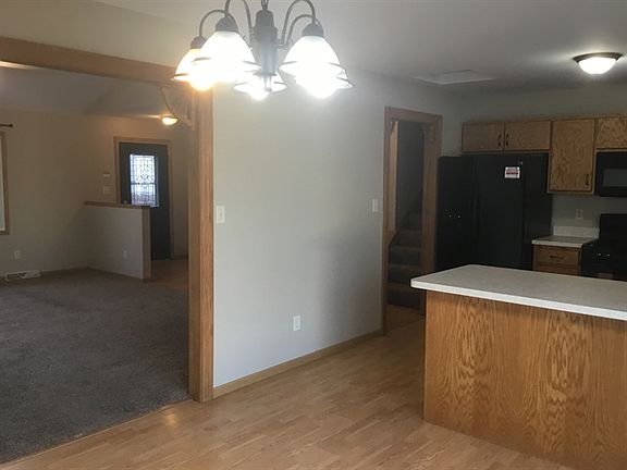 4th image of 832 Covey Ln