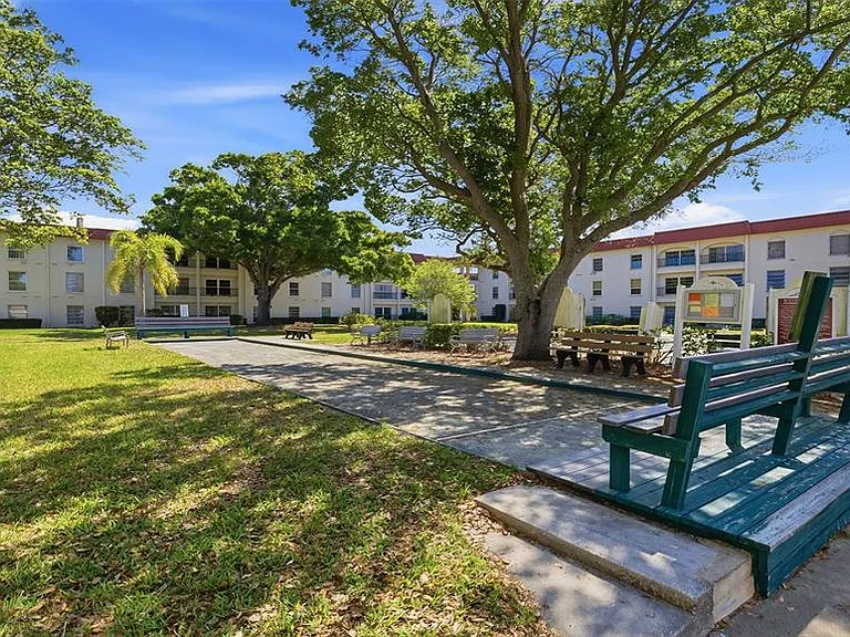 2700 Bayshore Blvd #1307 — Photo 28