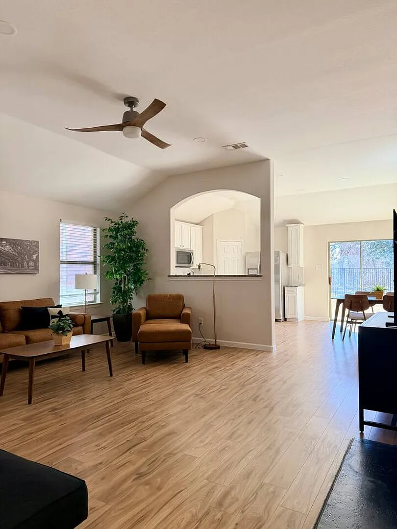 Modern 3BR Home | Quiet Location | Close to PGA — Photo 3