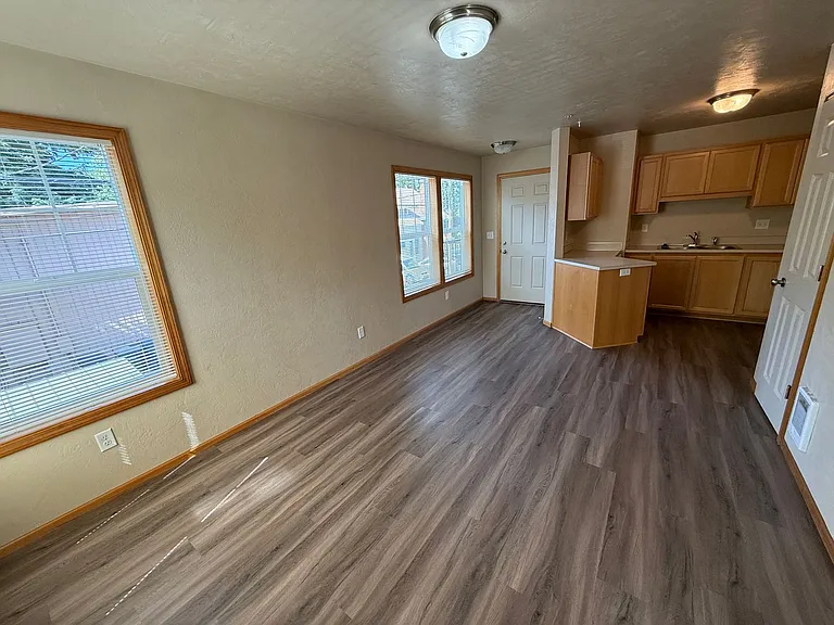 10th St. 11 Plex — Photo 29
