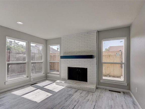 2nd image of 11380 Benttree Cir #11380