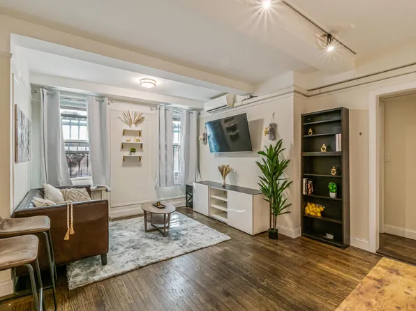 155 East 49th Street image 1 of 12