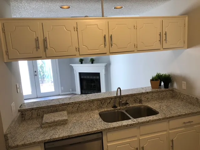340 Yorkshire Cir — Photo 5