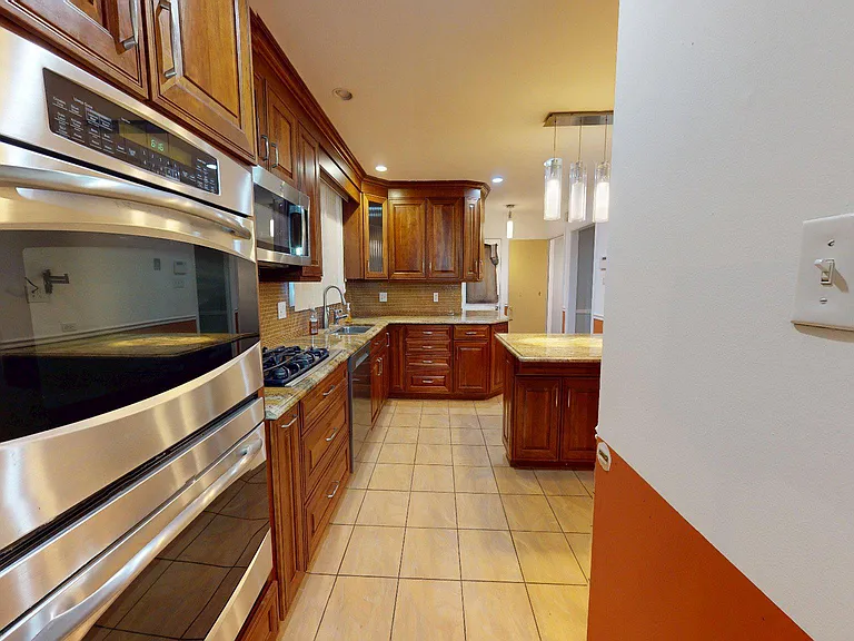 669 N Henderson Rd — Photo 12