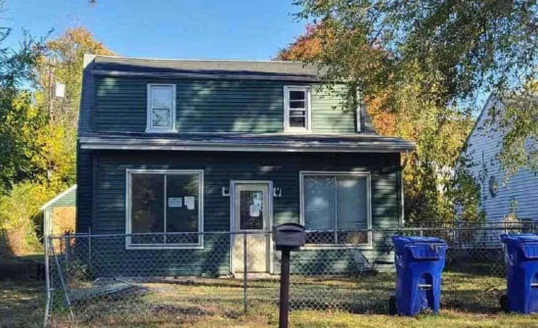 827 E Wilson Ave photo 1