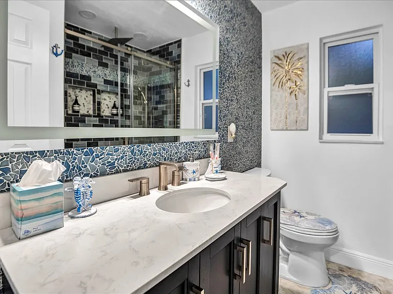 31 Lands End Ln — Photo 20