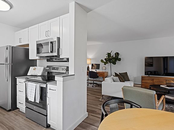 Open Living Space at The Lakes in Bellevue, WA 98007