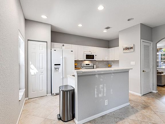2nd image of 204 Elm Way #204