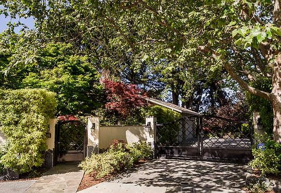 2nd image of 35 Bayberry Pl