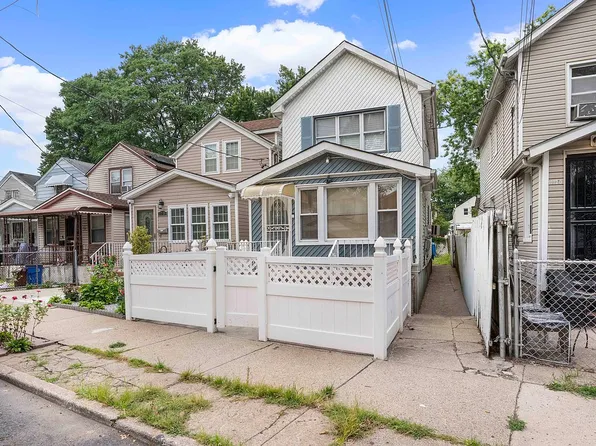 11722 142nd Pl, Jamaica, NY 11436
