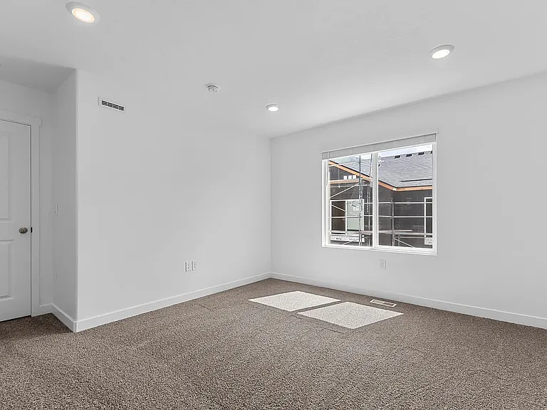 1907 E 640 N — Photo 12
