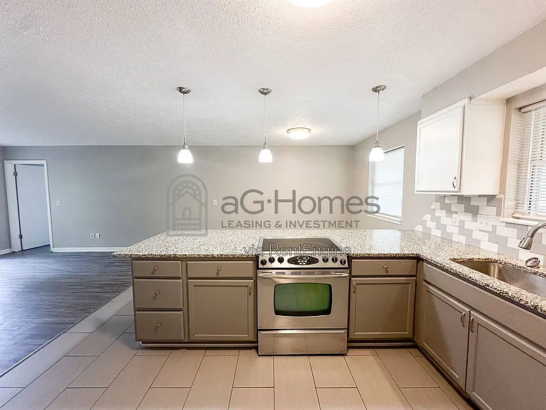 7216 NW 13th St — Photo 8
