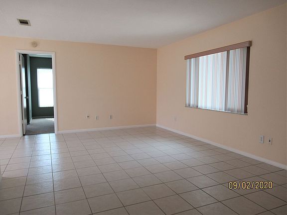 3rd image of 1094 Wild Holly Dr
