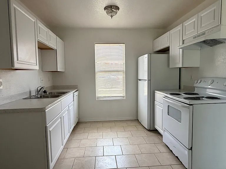 1107 Circle M Dr — Photo 11