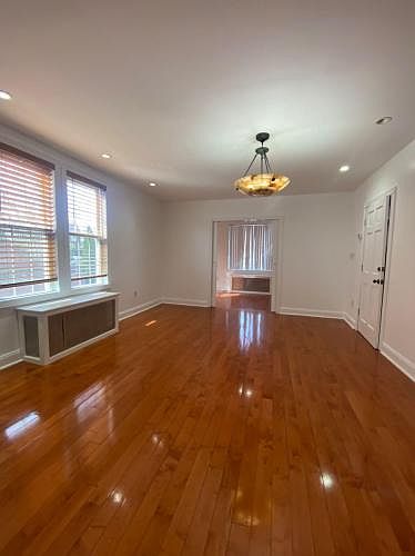 1st image of 1362 Waring Ave