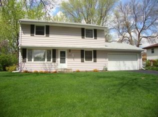 2225 Radatz Ave E, Maplewood, MN 55109